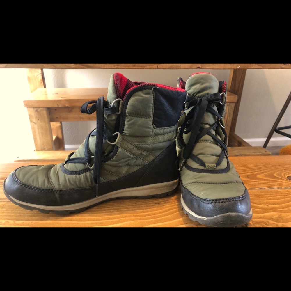 Sorel Whitney Short Lace boots size 8.5